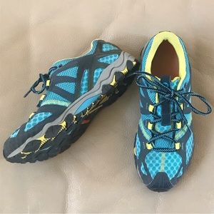 Merrell Blue/Navy Woman’s Performance Footware. Great hiking shoes!!